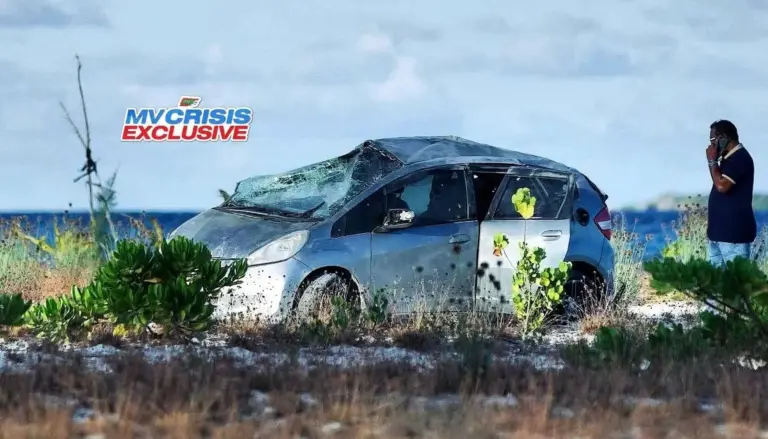 އައްޑޫ ހިތަދޫ ހިއްކި ބިމެއްގައި ދުއްވި ކާރެއް ފުރޮޅާލައި 4 މީހަކަށް އަނިޔާވެއްޖެ