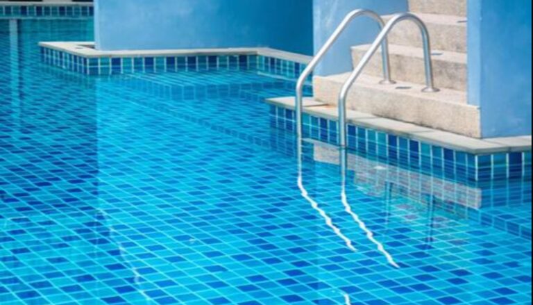 ރިސޯޓެއްގެ ޕޫލަކަށް ވެއްޓި ދެ އަހަރުގެ ތުއްތު ކުއްޖަކު މަރުވެއްޖެ