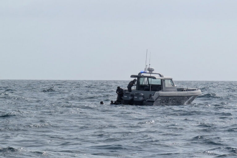 ފެލިދޫ ކައިރިން ބަންޑުން ޖަހާލި ލޯންޗުން ގެއްލުނު ދެ މީހުން އަދިވެސް ނުފެނޭ