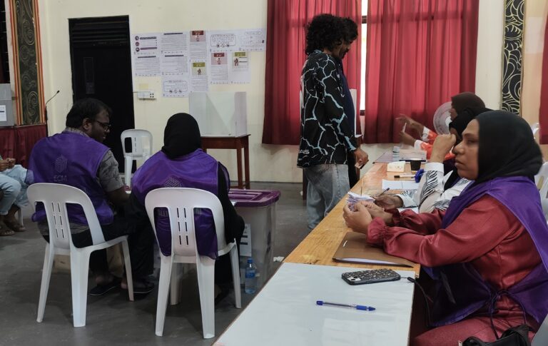 އިންތިހާބަށް ވޯޓުލުމުގެ ވަގުތު 5 ޖަހަންދެން އިތުރުކޮށްފި