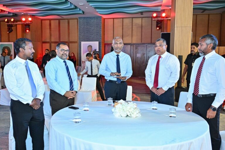 ބީއެމްއެލްއިން 70 ޑޮލަރު އޭޓީއެމް ހިމެނޭހެން 90 އޭޓިއެމް އިފްތިތާހުކޮށްފި