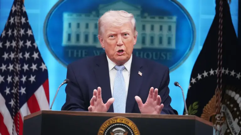 އީރާންއަށް ހަމަލާދިނުން ދެ ހަފްތާއަށް މެދުކަނޑާލަން ނިންމައިފިން: ޓްރަމްޕް