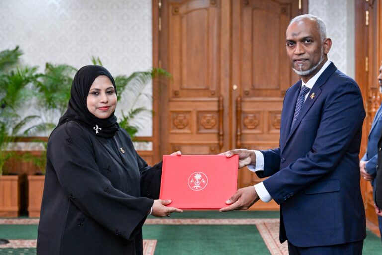 ހެރިޓޭޖް މިނިސްޓަރު ކަމަށް ހީނާ ވަލީދު އައްޔަންކުރައްވައިފި!