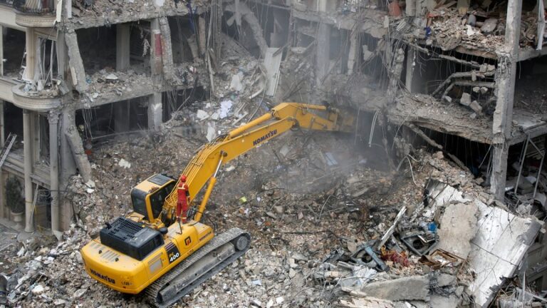 ހަނގުރާމައިގާ 200 ބިލިއަނަށް ވުރެ ގިނަ ޑޮލަރުގެ ގެއްލުން ލިބުނު، ބަދަލު ދޭން ޖެހޭނެ: އީރާން