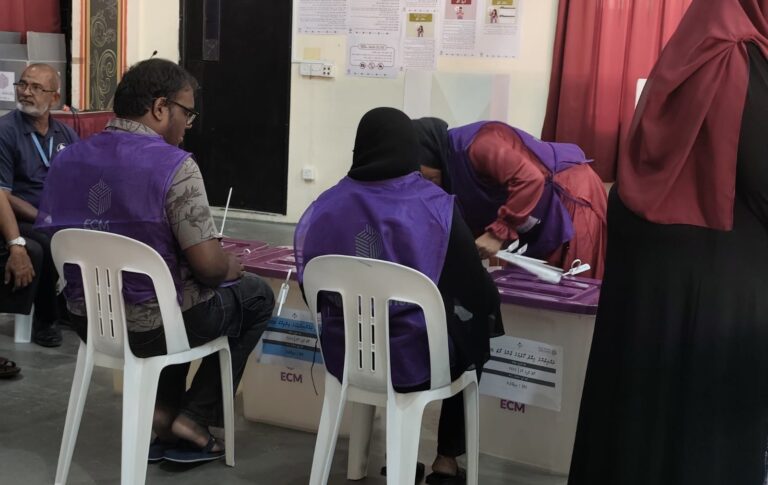 މީދޫ ކައުންސިލް ރައީސްގެ ވޯޓް އަލުން ގުނަނީ