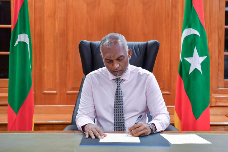 ހުރިހާ އަތޮޅު ކައުންސިލްތަކާއި އެ ކައުންސިލްތަކުގެ އިދާރާތައް އުވާލައިފި