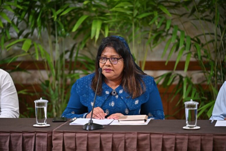 ރާއްޖޭގައި ޝީޝާ މަނާކުރުމުގެ މަޝްވަރާތަކެއް ނުކުރޭ: މިނިސްޓަރު ގީލާ
