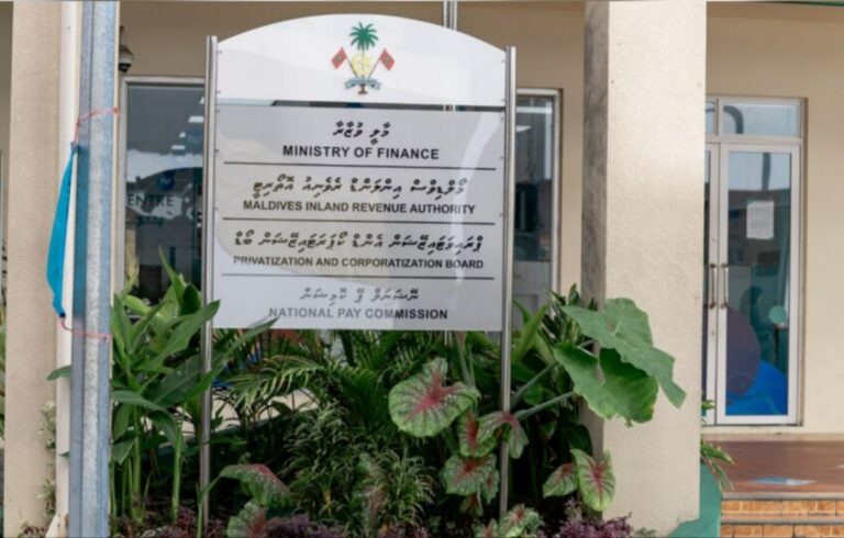 ދައުލަތަށް ނުލިބި އޮތް ބައި ބިލިއަނަށް ވުރެ ގިނަ ރުފިޔާ ހޯދައިފި