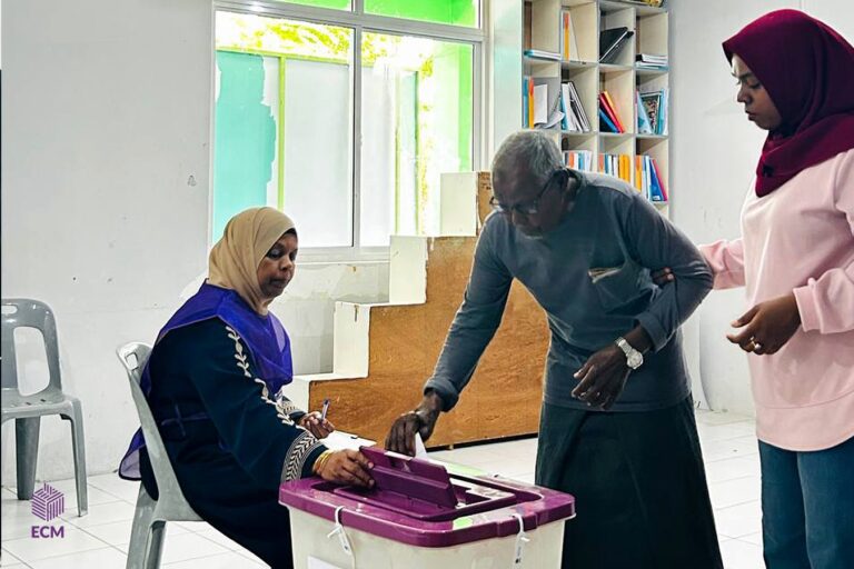 މީދޫ ކައުންސިލް އިންތިޚާބު: މެންދުރު 1 ޖެހުމާ ހަމައަށް 64 އިންސައްތަ މީހުން ވޯޓުލައިފި