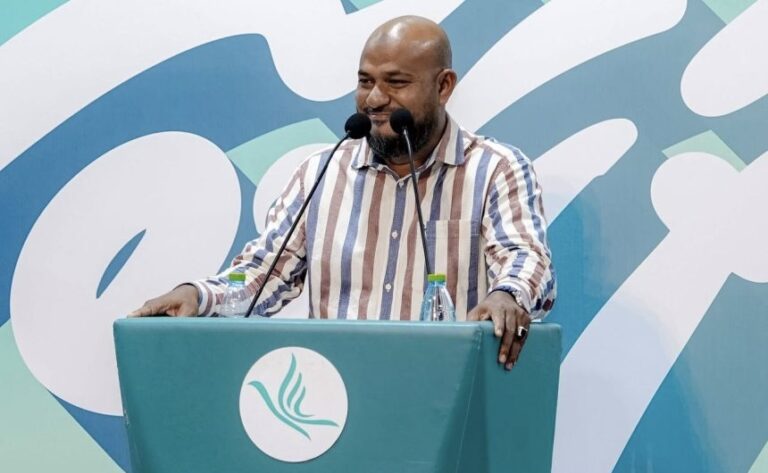 މިސަރުކާރުން ސިޔާސީ ފިކުރު ތަފާތުވެގެން ވަޒީފާއިން ވައްކެތް ނުކުރޭ: ޝުޖާއު