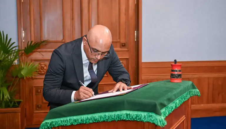 ފިނޭންސް މިނިސްޓަރު ޒަރީރަށް މަޖިލީހުން ރުހުން ދީފި