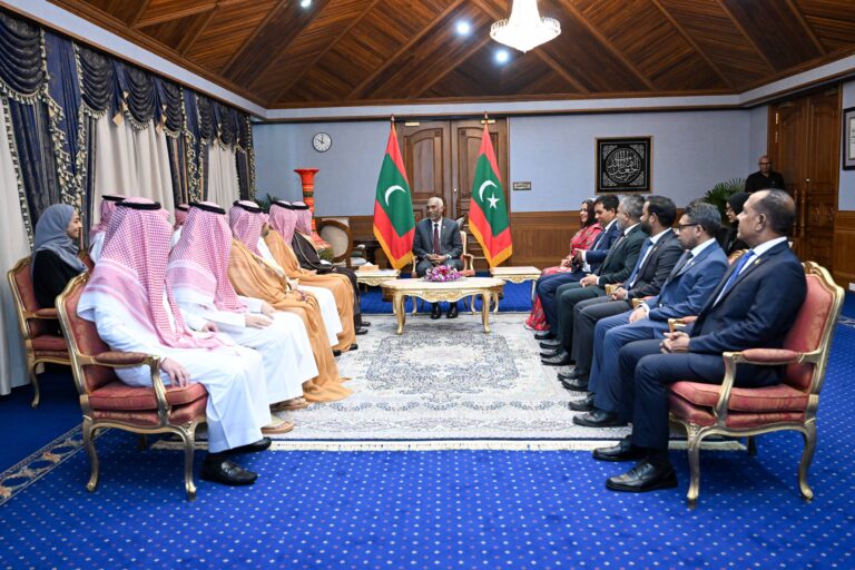 ސައުދީގެ ވަފުދު ރައީސްގެ އަރިހަށް އިޙުތިރާމުގެ ޒިޔާރަތެއް ކުރައްވައިފި