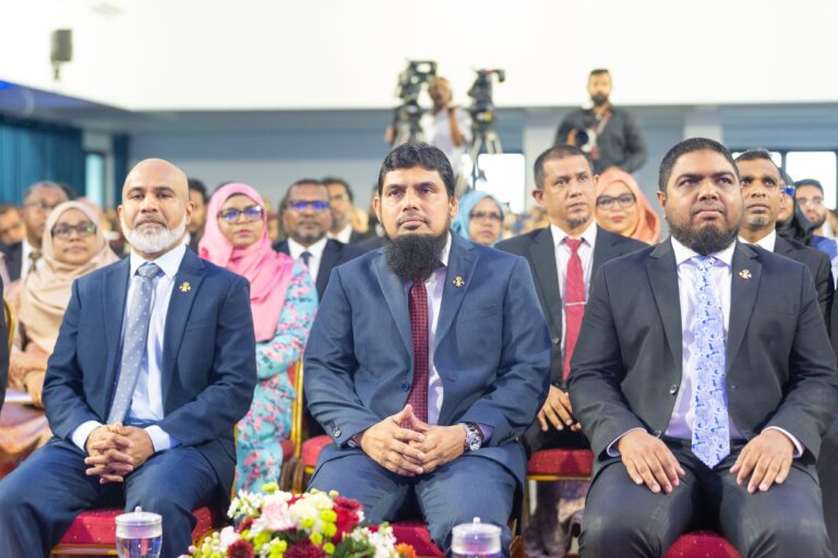 ޓިއުޝަންގެ ސަގާފަތް ދޫކޮށް، ކިޔެވުމުގައި އަމިއްލައަށް ޒިންމާދާރުވާން ޖެހޭ: މިނިސްޓަރު