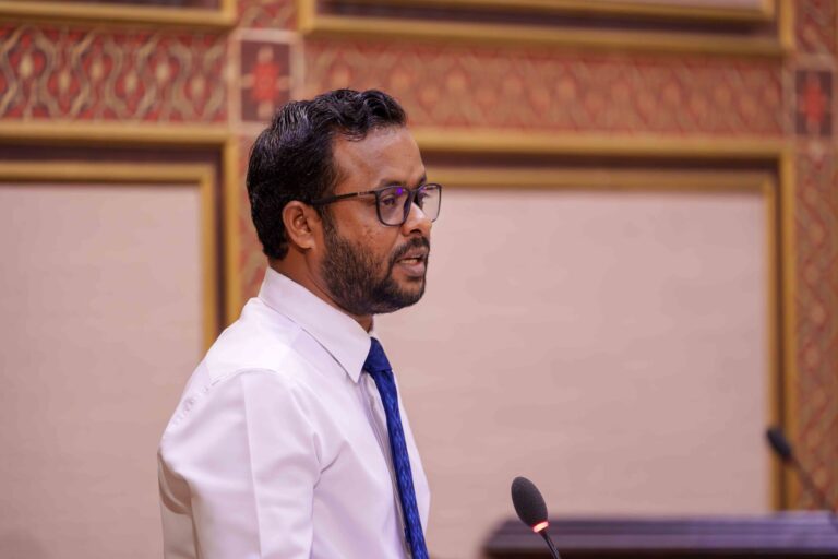 ކުރީ ސަރުކާރުގެ މަޝްރޫއުތައް ވެސް ކުރިއަށްގެންދަން ޖެހޭތީ، މަޝްރޫރުތައް ލަސް: މިނިސްޓަރު