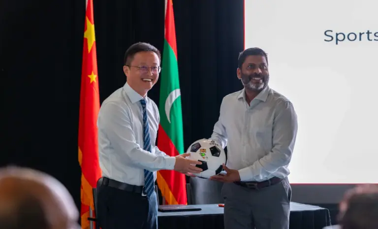 ޗައިނާއިން ރާއްޖެއަށް ކުޅިވަރު ސާމާނު ހަދިޔާކޮށްފި