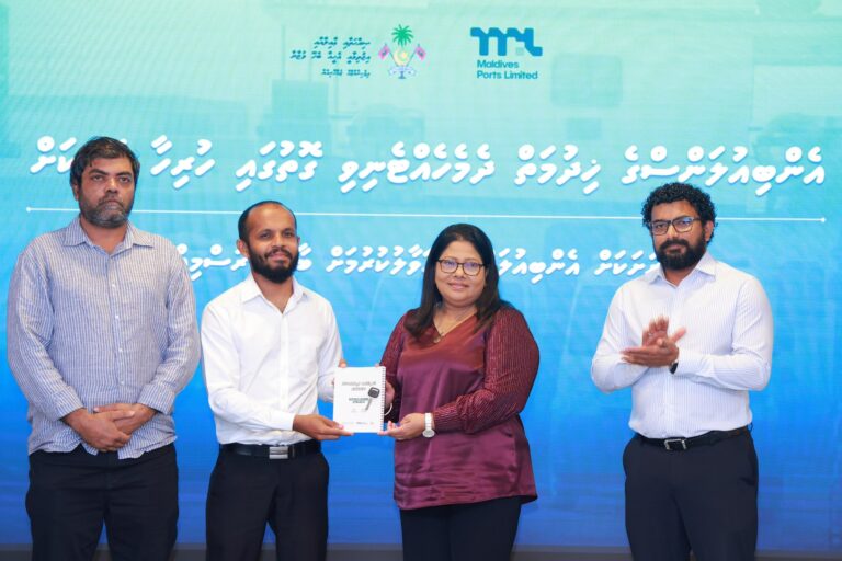 އިތުރު 17 ރަށަކަށް ބޭނުންވާ އެމްބިއުލާންސް ހަވާލުކޮށްފި