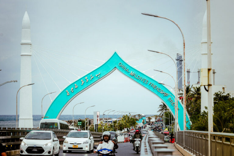 ބްރިޖުގައި ނުރައްކާތެރިކޮށް ދުއްވި 3 ސައިކަލެއް ޓޯކޮށްފި