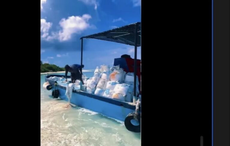 ފަޅުރަށަކުން ގަވައިދާ ހިލާފަށް ވެލި ނެގި ބަޔަކު ހުއްޓުވައި، ވެލިތައް ނެގިތަނަށް އަނބުރާ އަޅުވައިފި