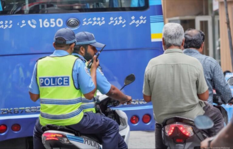 ފުލުހަކަށް ހަމަލާ ދިން މީހަކު 28،800 ރުފިޔާއިން ޖޫރިމަނާކޮށްފި