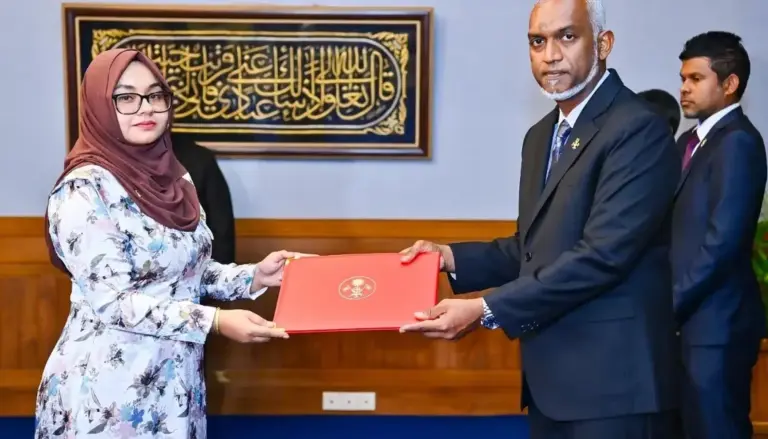 ވަޒީފާއާ ބެހޭ ޓްރައިބިއުނަލްގެ ނައިބު މަގާމުން ވަކިކުރައްވައިފި