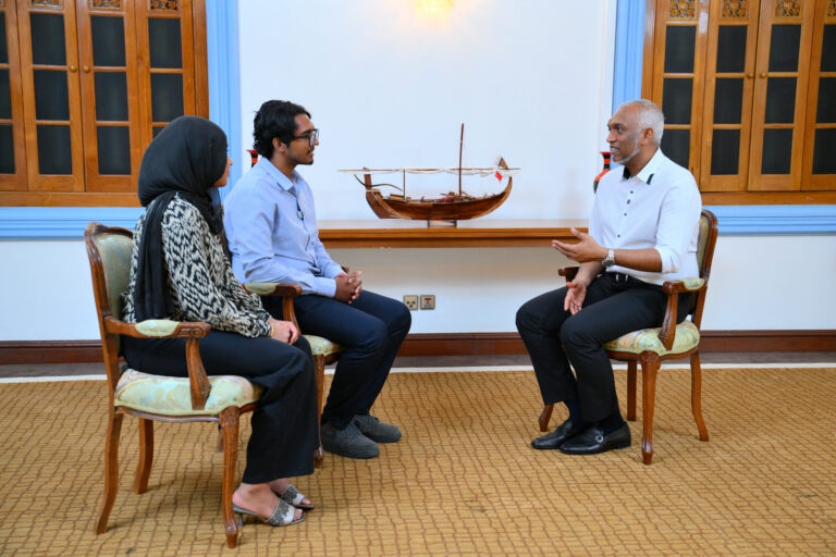 ތިން ދާއިރާއަކުން ވަޒީފާގެ ފުރުސަތުތައް ފަހިކޮށްދޭން ސަރުކާރުން މަސައްކަތް ކުރާނެކަމަށް ރައީސް ވިދާޅުވެއްޖެ