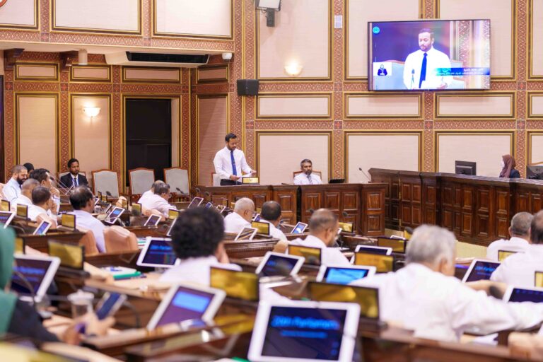 ވެހިކަލްތަކުގެ އަހަރީ ފީ ސިޓީ ކައުންސިލް ބަޖެޓުން އުނިކޮށް ސަރުކާރަށް ބަދަލު ކުރަން ޖެހޭ: މުއްޠަލިބު