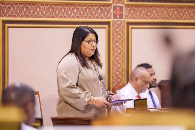 ރާއްޖޭގައި މަސައްކަތްކުރާ ޑޮކްޓަރުންގެ ތެރެއިން 60 އިންސައްތައަކީ ބިދޭސީން: މިނިސްޓަރު