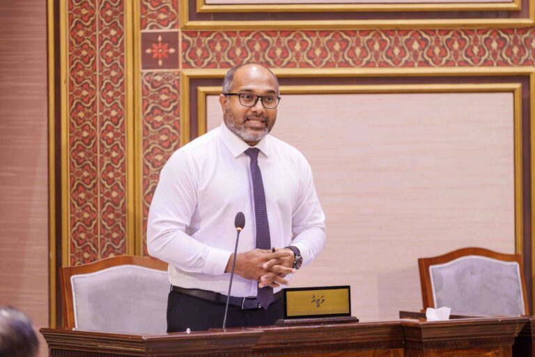 ހައުސިން މިނިސްޓްރީގައި ރޯވީ ބަޔަކު ގޮސް ރޯކޮށްލައިގެނެއް ނޫން: މިނިސްޓަރު އިހުސާން
