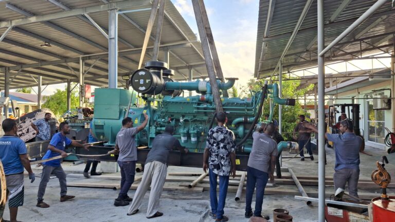 ހޯރަފުށީގެ ކަރަންޓުގެ ޚިދުމަތް ފެނަކައިން އިތުރަށް ހަރުދަނާކޮށް 1000 ކިލޯވޮޓްގެ އާ ޖެނެރޭޓަރެއް ގެންގޮސްފި