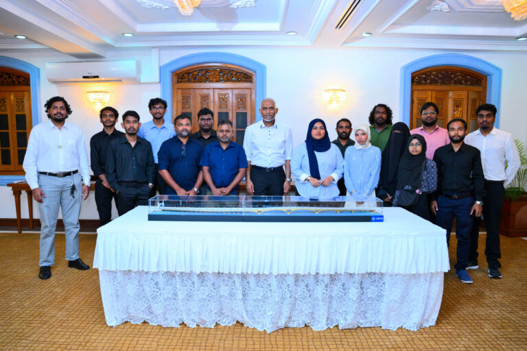 އިންޖިނޭރިންގ ދާއިރާއިން މަތީ ތައުލީމު ފުރިހަމަ ކުރަމުންދާ ދަރިވަރުންނާ ރައީސް ބައްދަލުކުރައްވައިފި