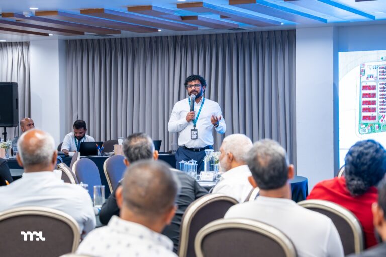 އެމްޕީއެލް ތިލަފުއްޓަށް ބަދަލުކުރުމުގެ މަޝްރޫއާ ގުޅޭގޮތުން މަޝްވަރާކުރުމަށް ވިޔަފާރިންވެރިންނާއި ބައްދަލުކޮށްފި