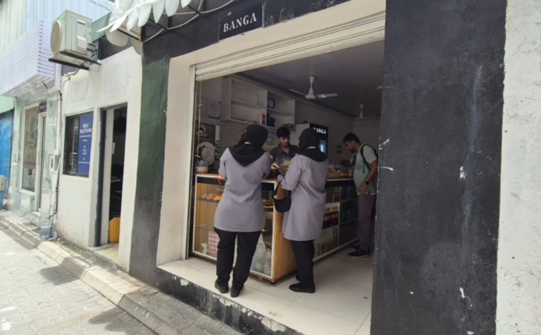 މާލޭގައި ކާބޯތަކެތި ވިއްކާ ތަންތަނުގެ ހުއްދަތައް ކައުންސިލުން ބަލަން ފަށައިފި