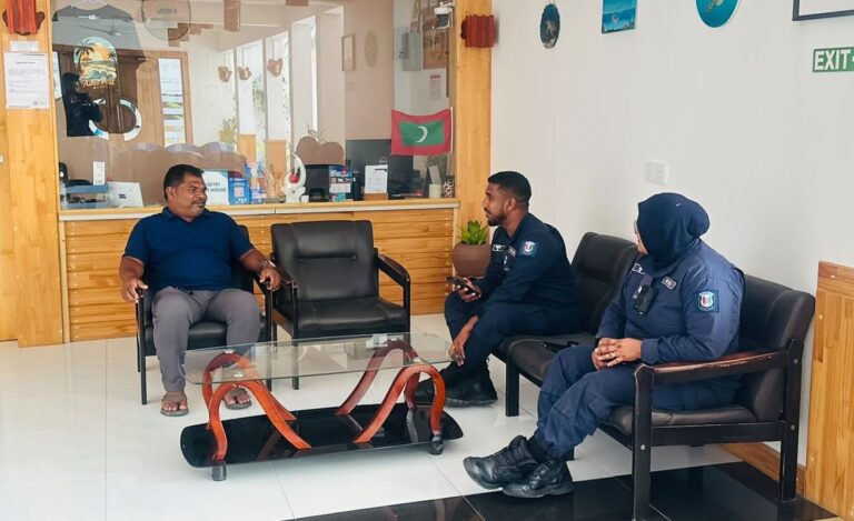 އައްޑޫ ސިޓީގެ ގެސްޓްހައުސްތަކަށް ފުލުހުން ޒިޔާރަތްކޮށް މައުލޫމާތު ދިނުުމުގެ ހަރަކާތެއް ކުރިއަށް ގެންގޮސްފި