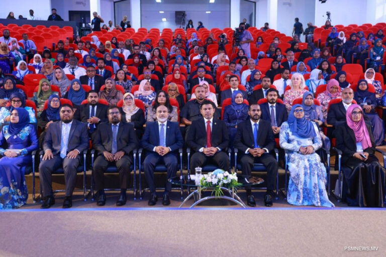 8 ވަނަ އިންޓަރނޭޝަނަލް ޓީޗަރސް ކޮންފަރެންސް، 300 ބައިވެރިންނާއެކު ފަށައިފި