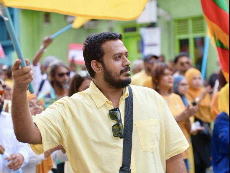 ހަމަނުޖެހުން ހިންގިކަމުގެ ތުހުމަތުގައި ހައްޔަރުކުރި މައިމޫނުގެ ބަންދަށް ފަސް ދުވަސް ޖަހައިފި