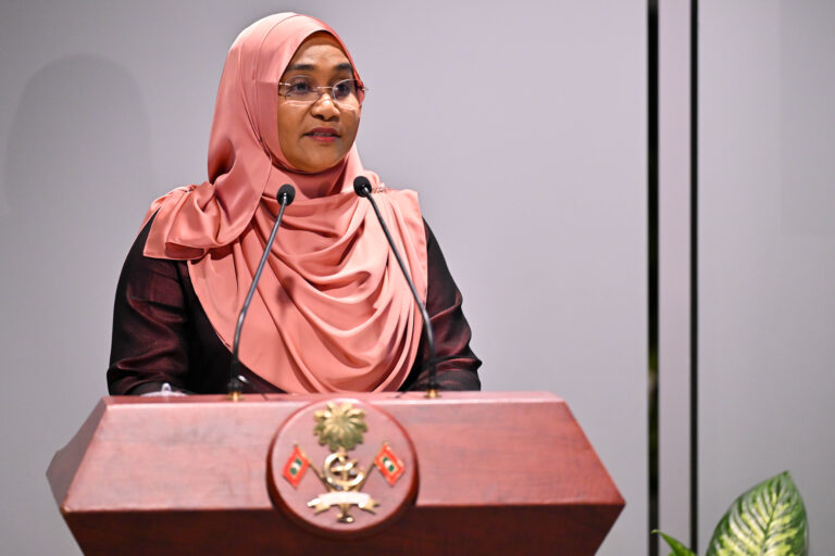އުމުރުން ދުވަސްވީ މީހުންނަކީ އާއިލާތަކުގެ ބިންގާ: ފަސްޓް ލޭޑީ